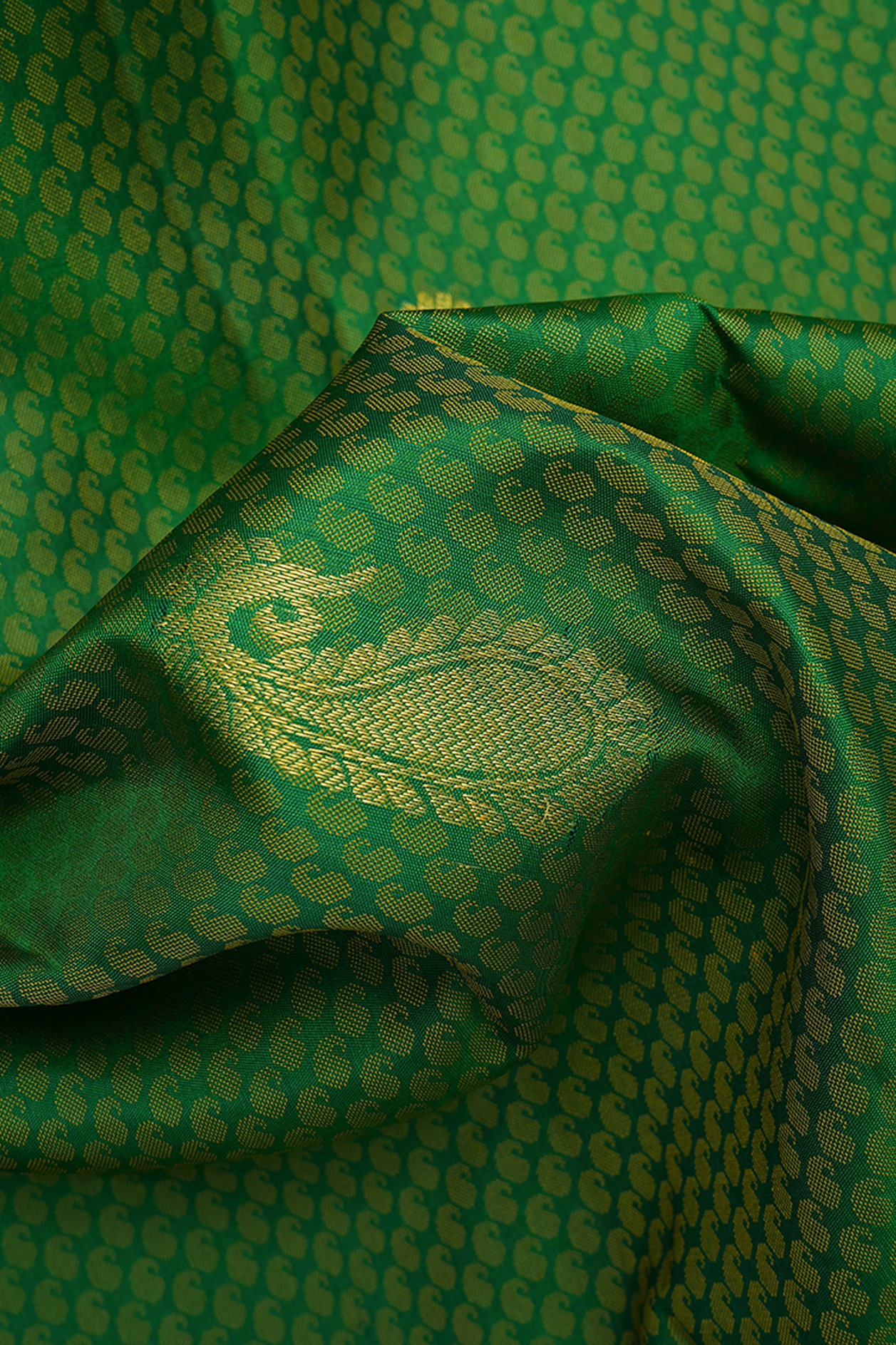 Threadwork With Zari Buttas Green Kanchipuram Silk Saree