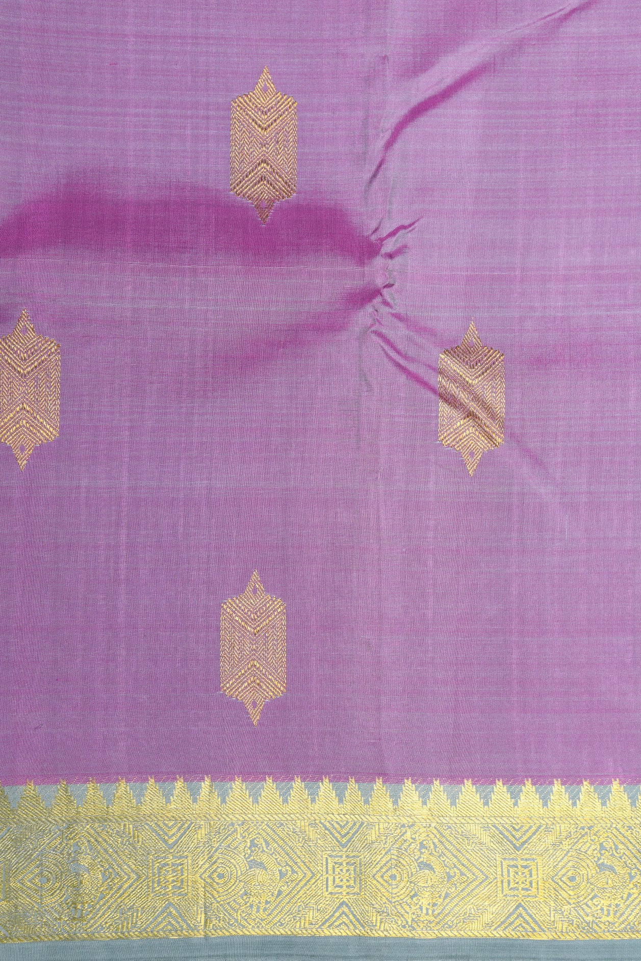 Traditional Zari Border With Buttas Lavender Kanchipuram Silk Saree