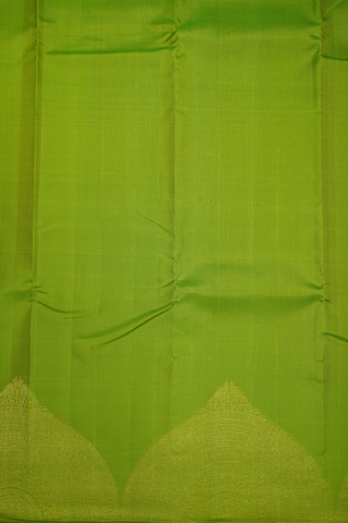 Scallop Zari Border Plain Lime Green Kanchipuram Silk Saree