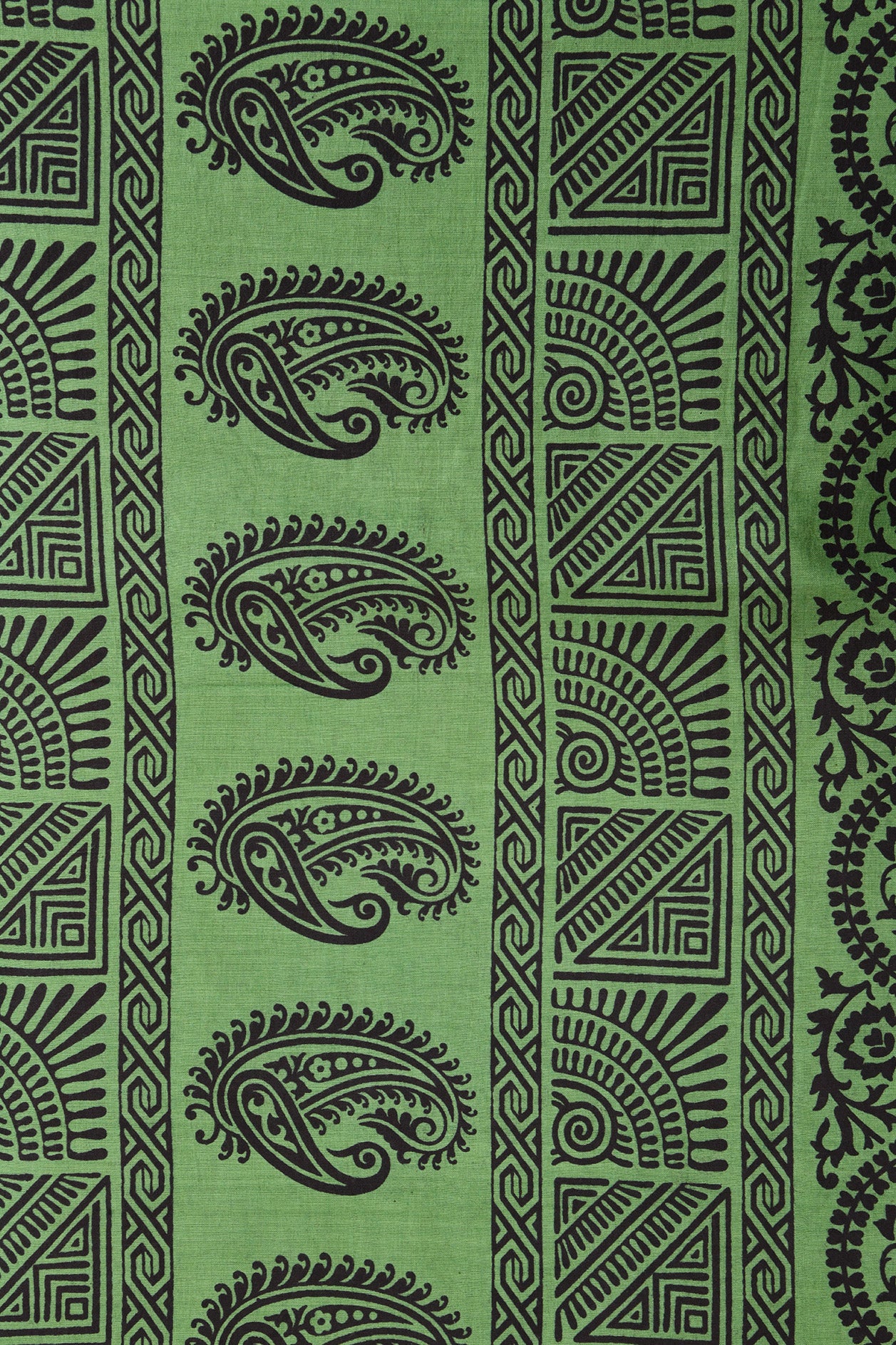 Paisley Design Green Sungudi Cotton Saree
