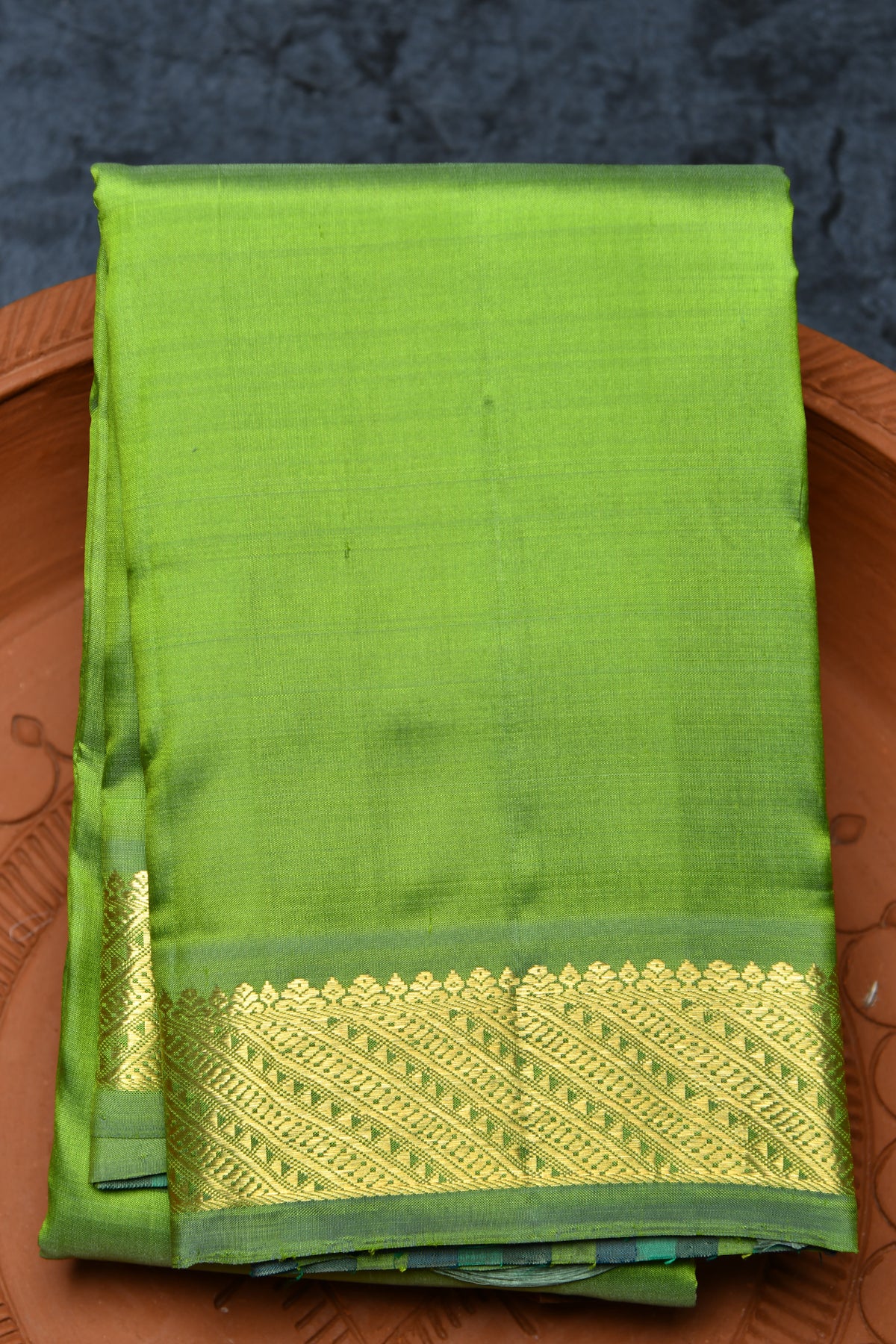 Arai Madam Border In Plain Parrot Green Kanchipuram Silk Saree