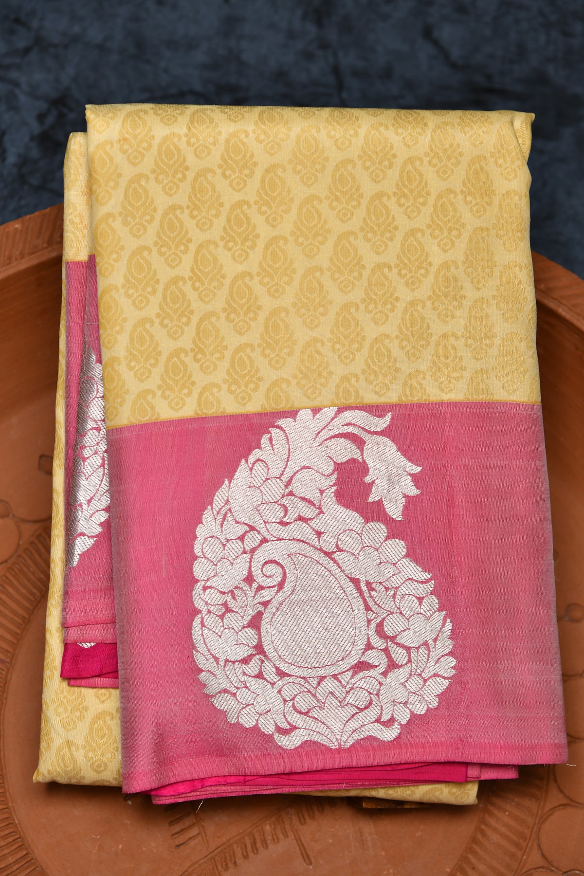 Pasiley Border And Buttis Cream Color Kanchipuram Silk Saree